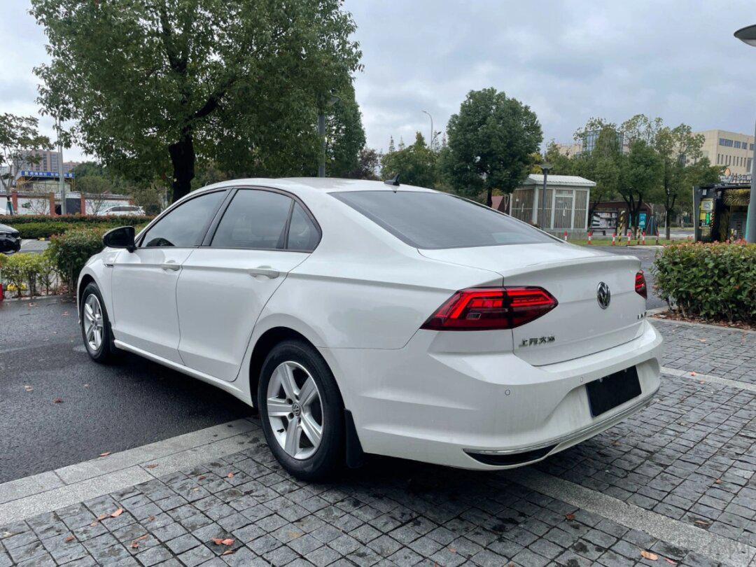 28万元 上牌日期:2022年7月 车辆颜色:白色_凌渡社区_易车社区