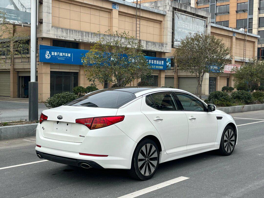 0l自动全景天窗 车子后面有点小瑕疵 发动机变速箱完美状态 _起亚k5