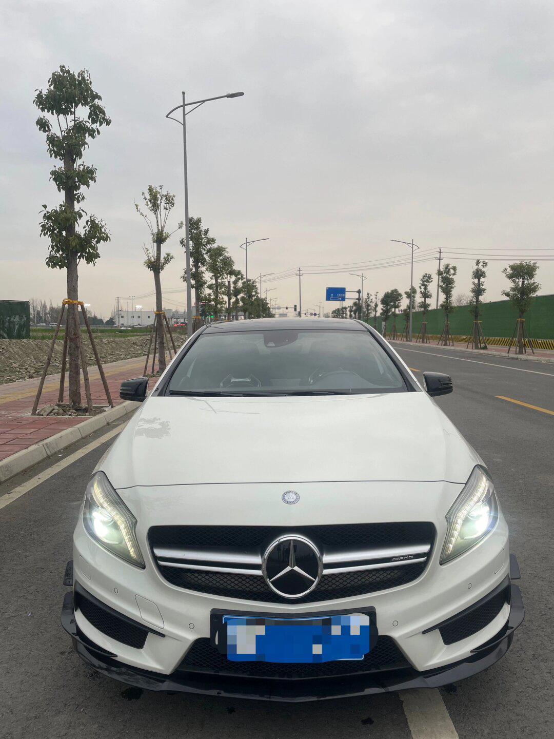 2015年奔驰a45 amg