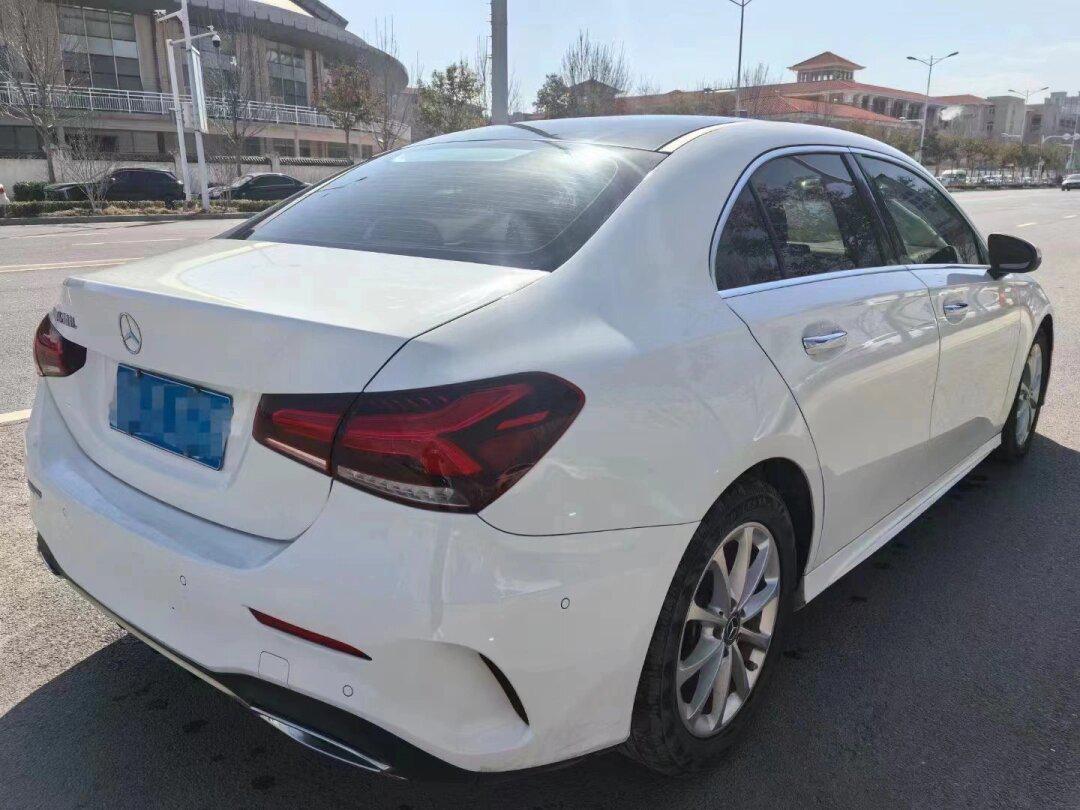 20年奔驰a200l,电动座椅,分段式双天窗,液晶大连屏,原版车况,小姐姐