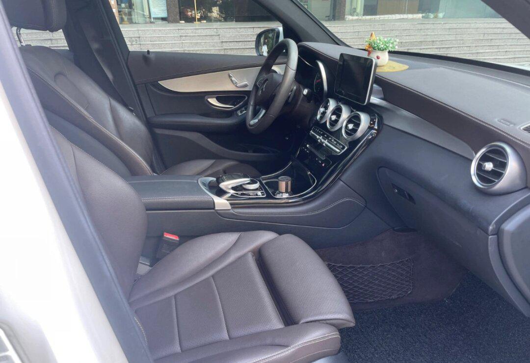 奔驰glc200l 售价:23.