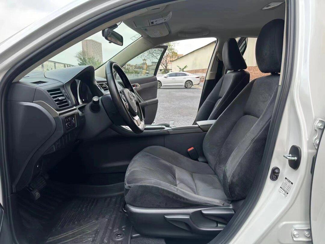 拿下:21年5月上牌雷克萨斯ct200h 精英版 1.8l油电混合,一手2万多公