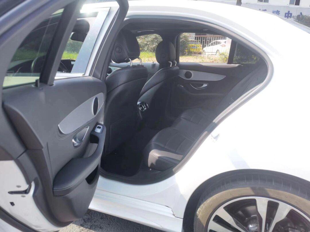 诚心出售15款c200 4驱运动版,15年8月买的,目前开了4.78万公里,没有