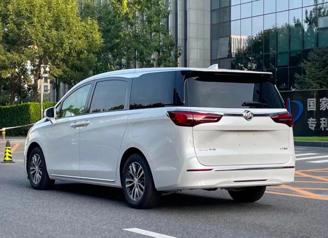 成都租车|别克gl8|商务用车 可免押 无套路