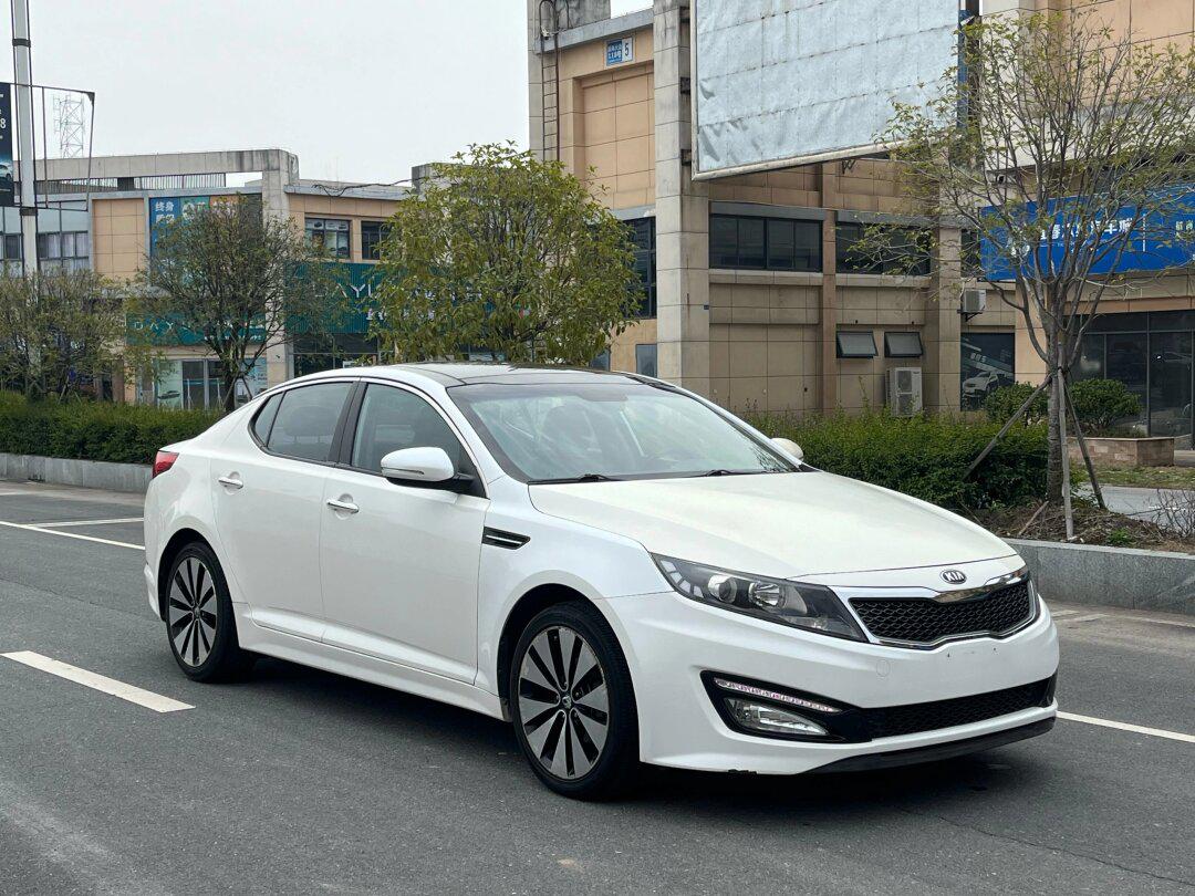 0l自动全景天窗 车子后面有点小瑕疵 发动机变速箱完美状态 _起亚k5