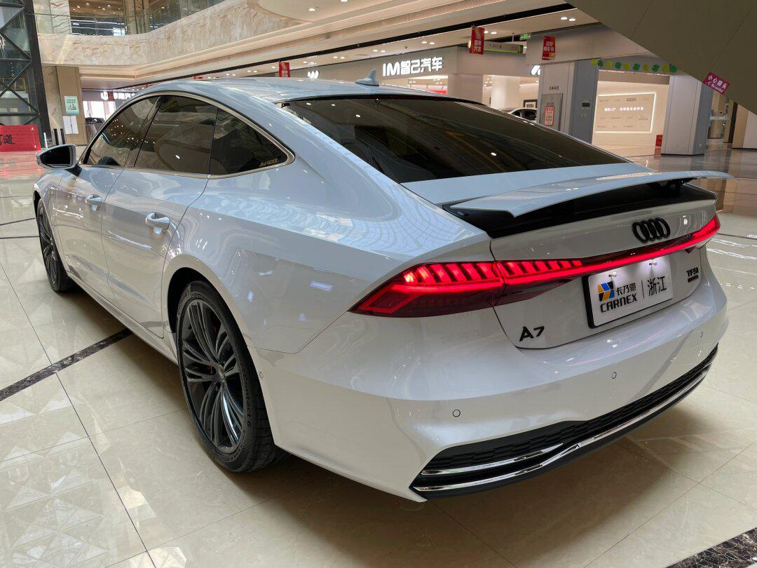 当前位置:>易车>社区>奥迪a7社区>2023款奥迪a745tfsi臻选型白黑>1080