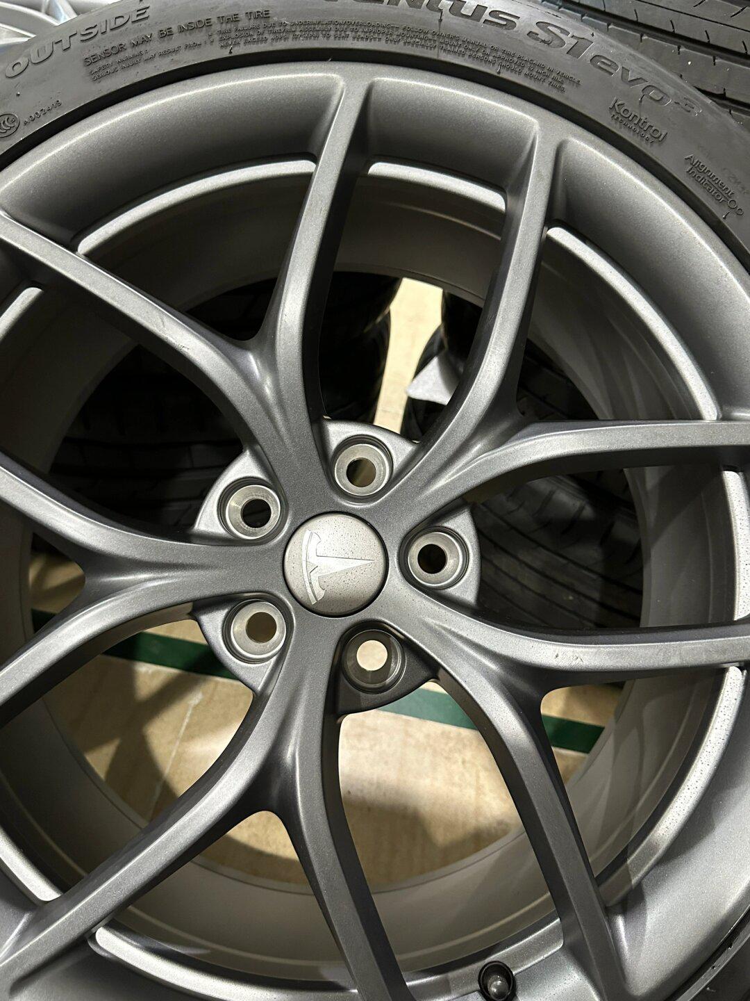 特斯拉model3 19寸轮毂 毛豆3 p版高性能版