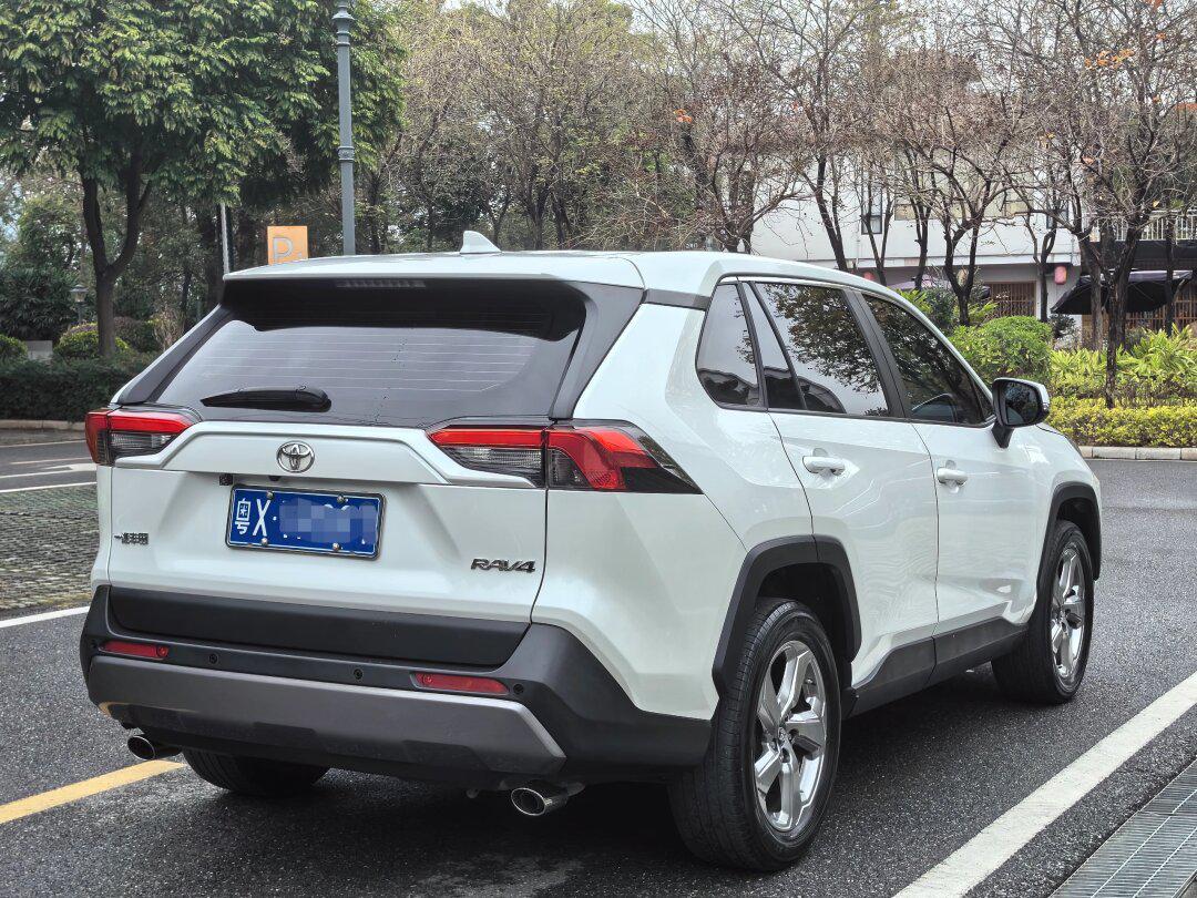 丰田rav4荣放20lcvt两驱风尚版