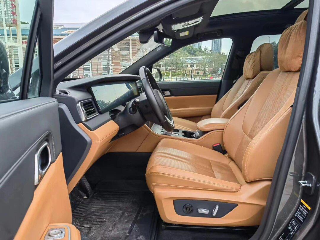 2021年02月份上牌 理想one增程6座版 前后电动座椅 一体式3连屏 20寸