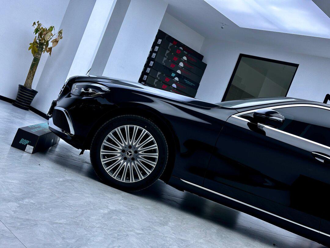 奔驰e300 高端商务轿车的标杆!装贴bop车衣