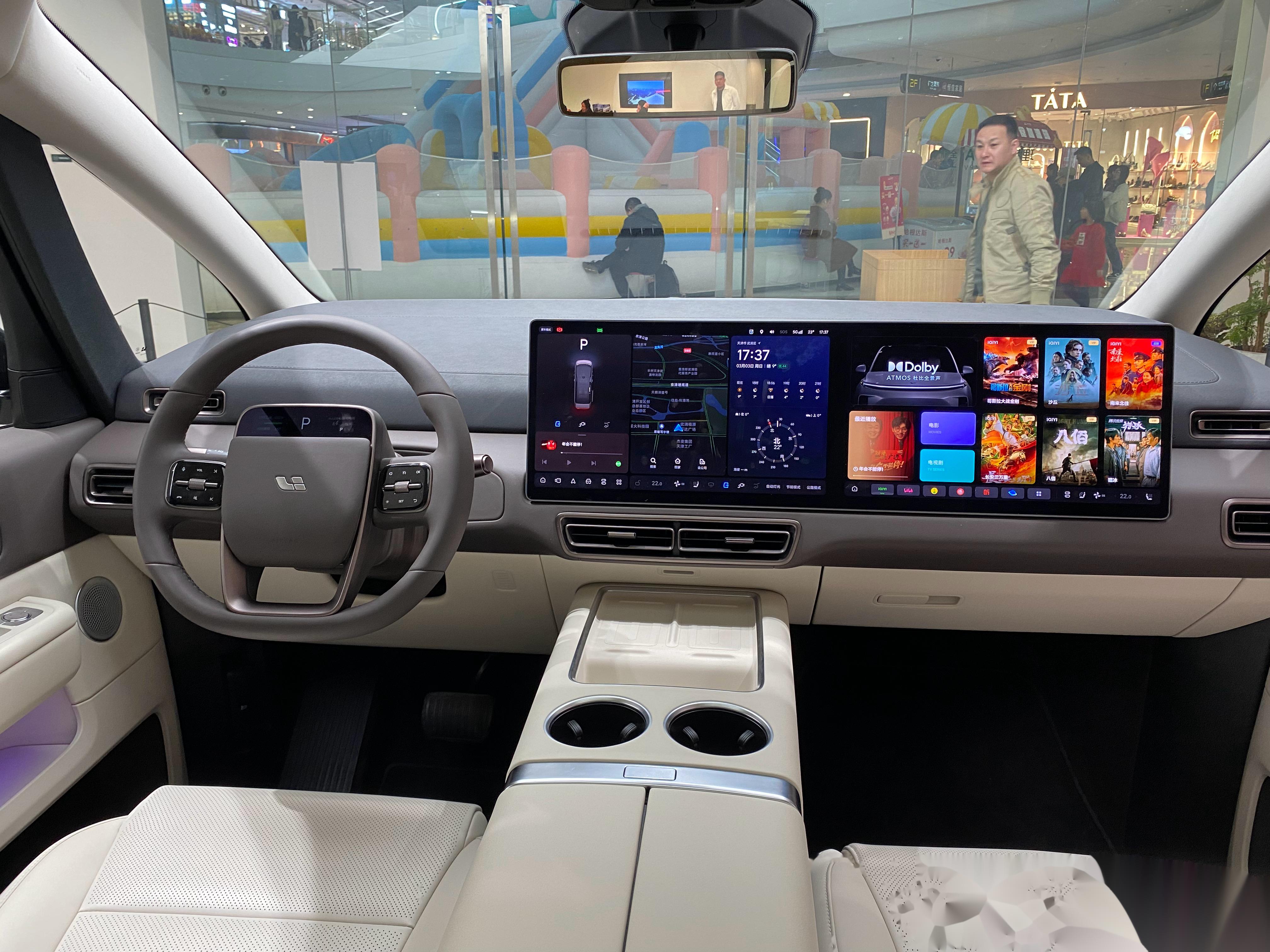 啥时候推出l10呢,老款车可是看腻了,喜欢像理想mega这样的曝光率很高