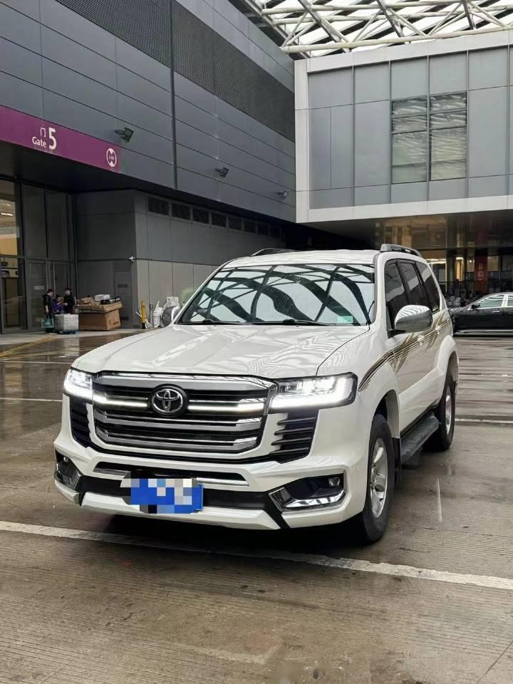 看第一张图我以为是老陆巡改新陆巡, 结果一看屁股, 妈呀,这也行