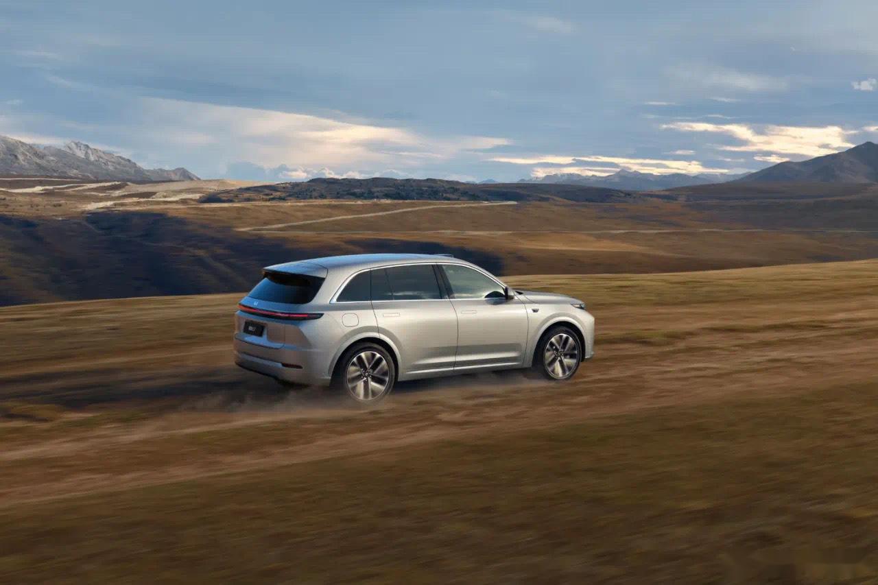 理想对2024款车型序列进行调整 3月12日,理想汽车宣布,2024款理想l7和