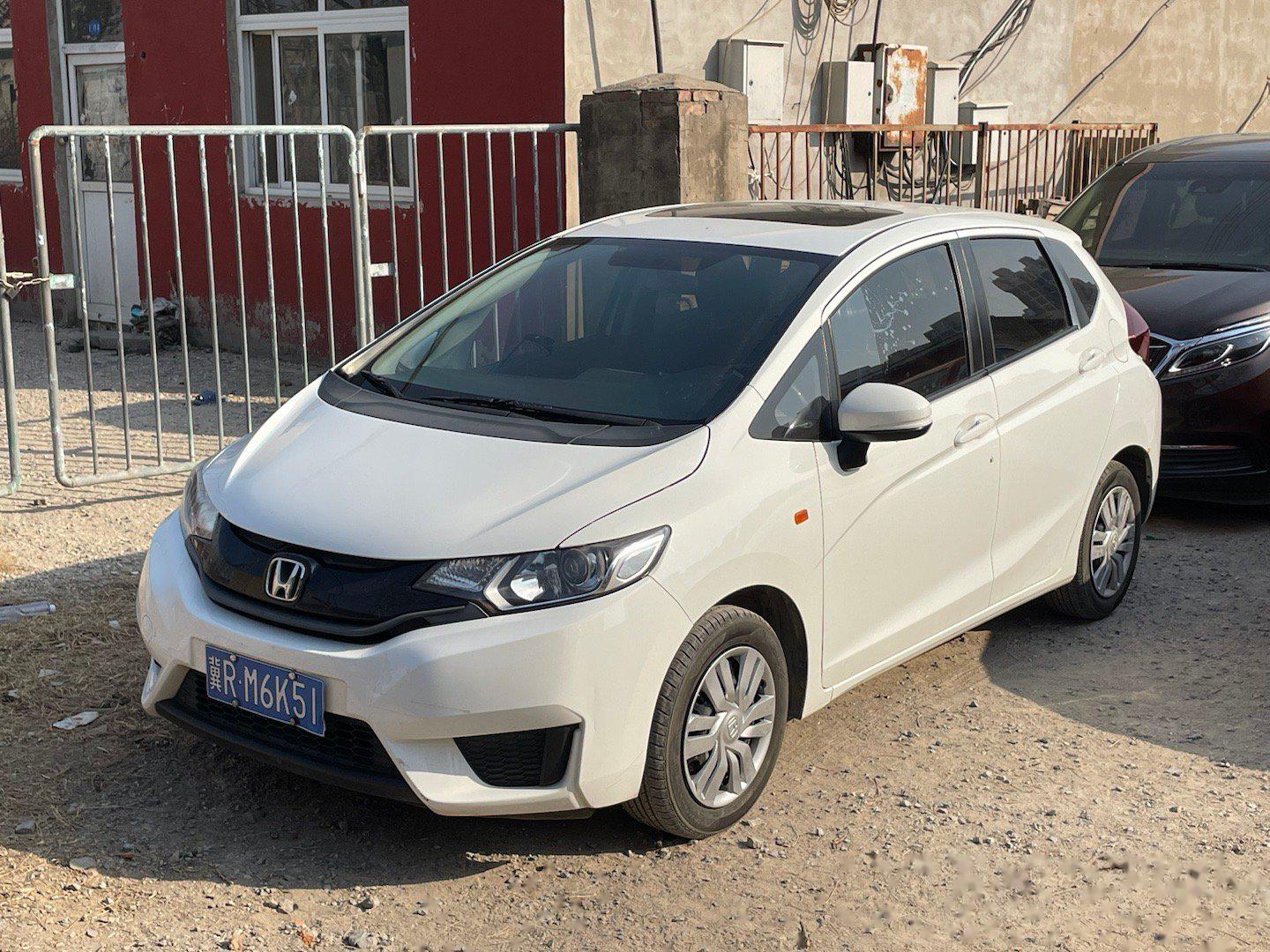 去燕郊找认识多年的好朋友买了台飞度 2016年的飞度现在还值四万左右