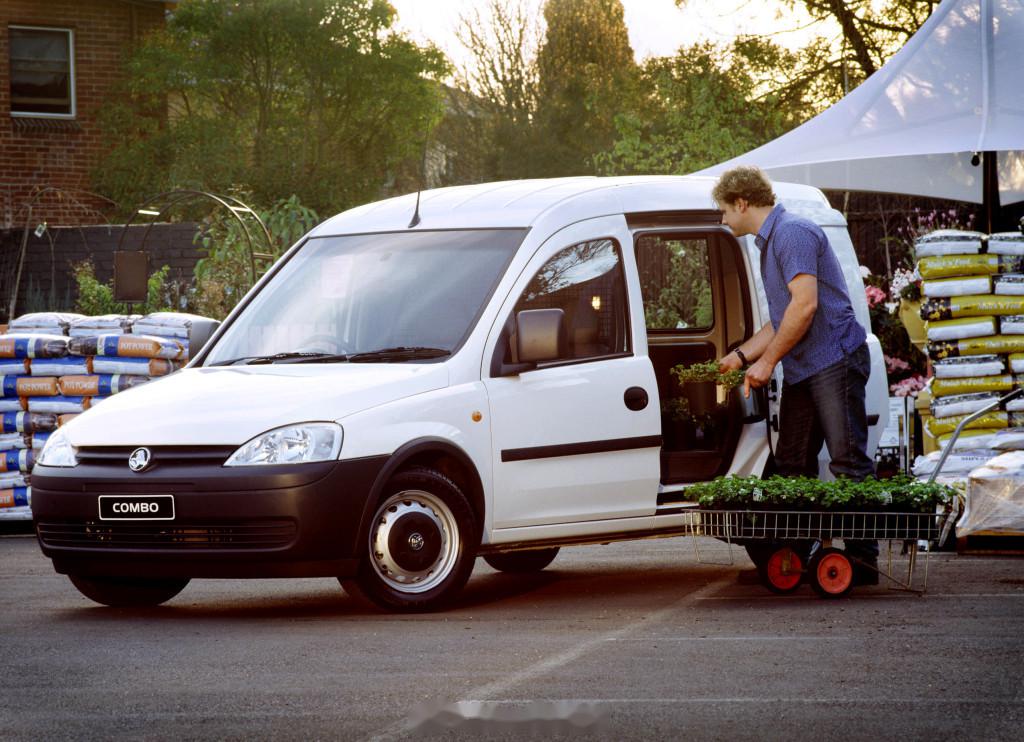 2002款霍顿牌combo小货车,初代赛欧的近亲,跟仪征赛宝的血缘更近_汽车