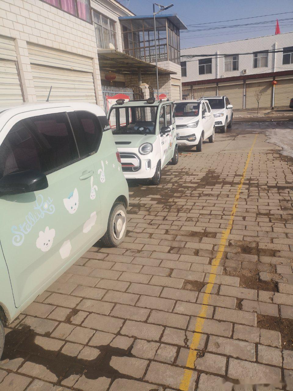 我觉得网约车不应该增加油电车选项,这种做法对乘客似乎没有影响,但