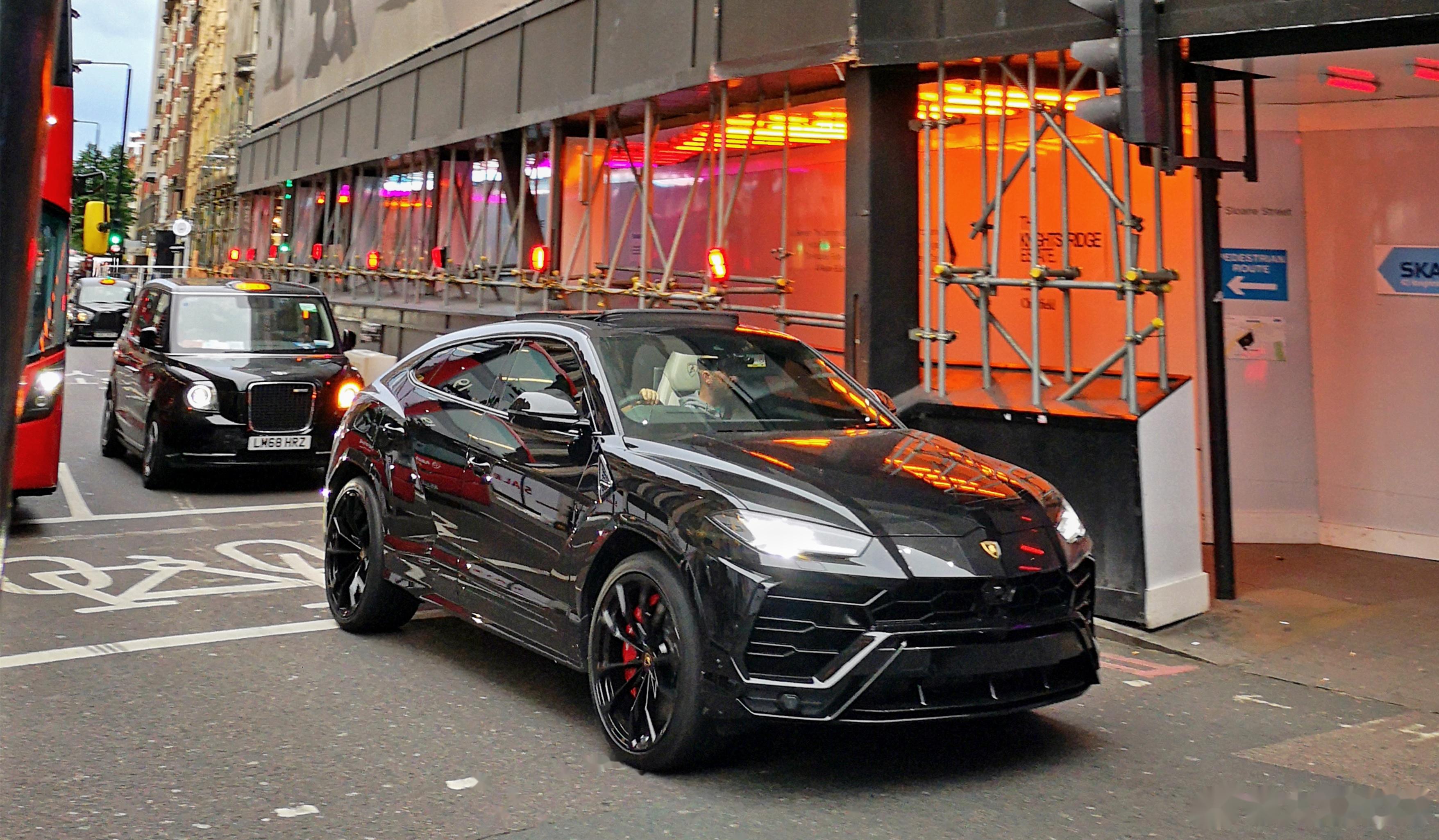 英国(伦敦) 兰博基尼 urus (31-32)