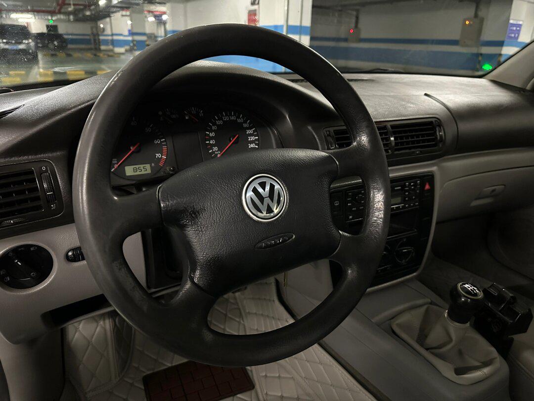 上海大众帕萨特b5少有的白色 1.8 手动