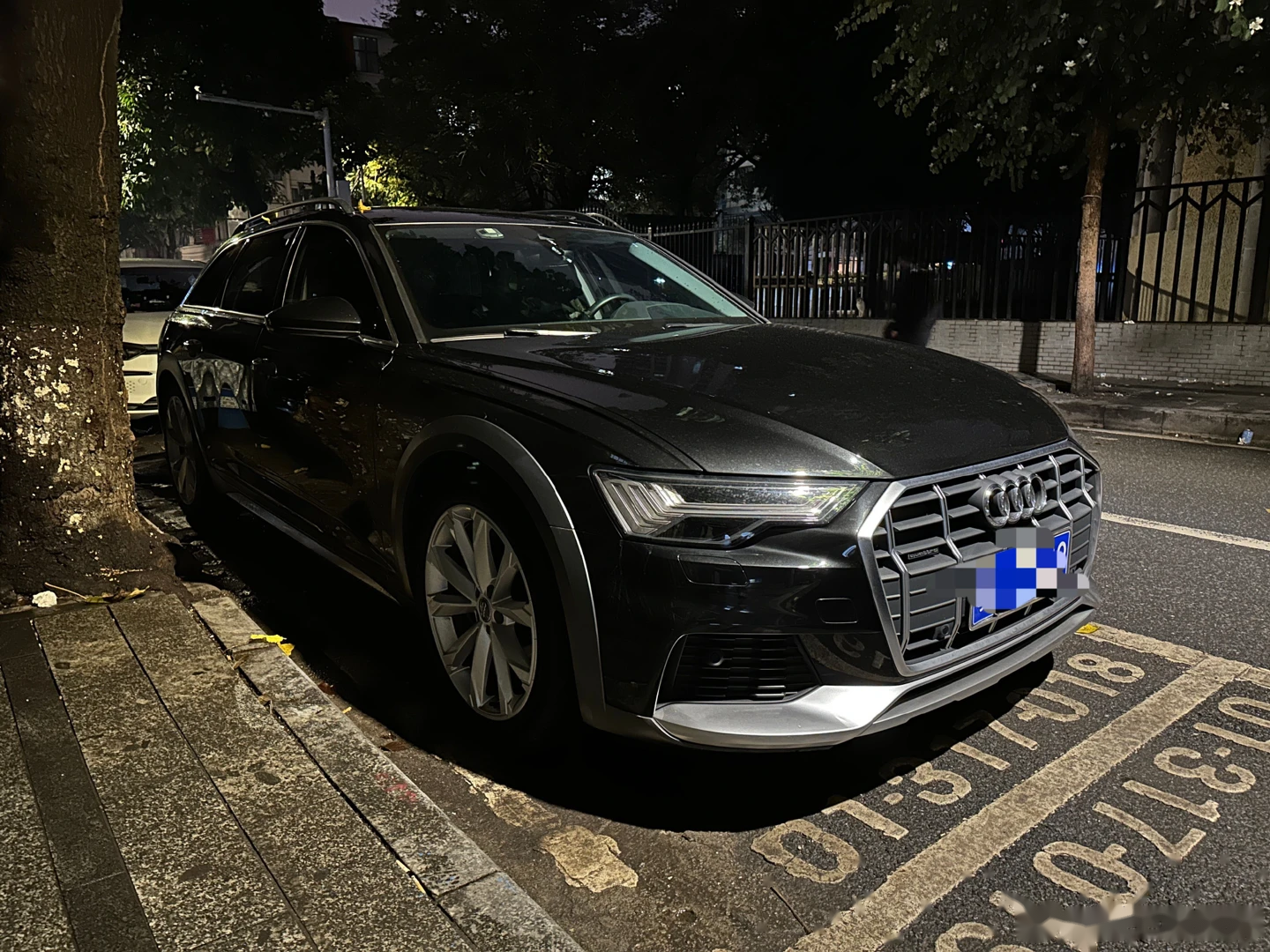 同事最近收到了一台奥迪的a6allroad