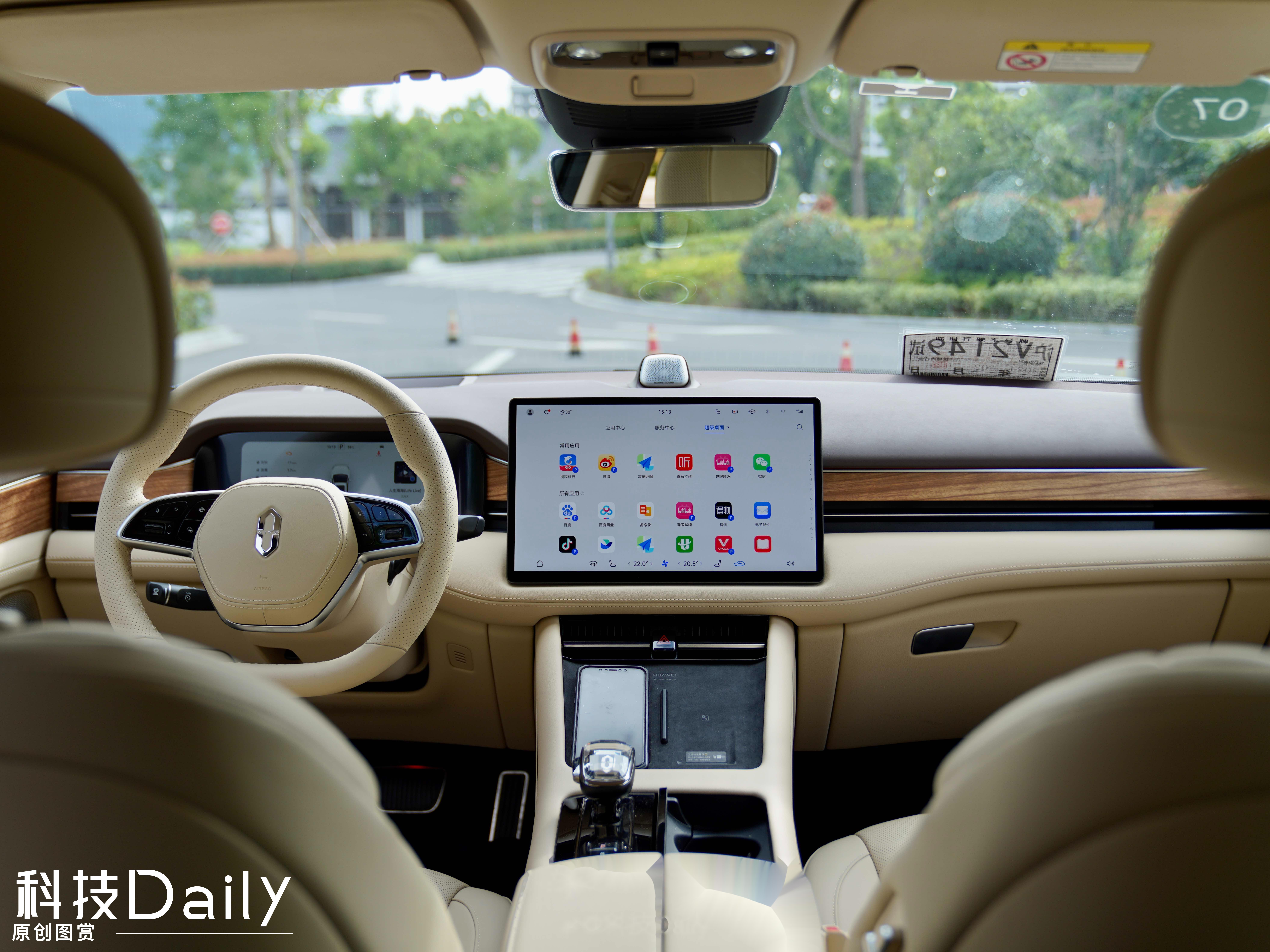 以开特斯拉的时候还需要用手机导航,现在换了国产新能源汽车,不仅导航