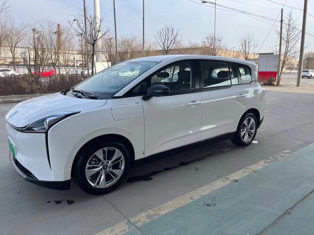 390 准24年奔腾nat,e05纯电车新能源,续航425公里,多功能方向盘