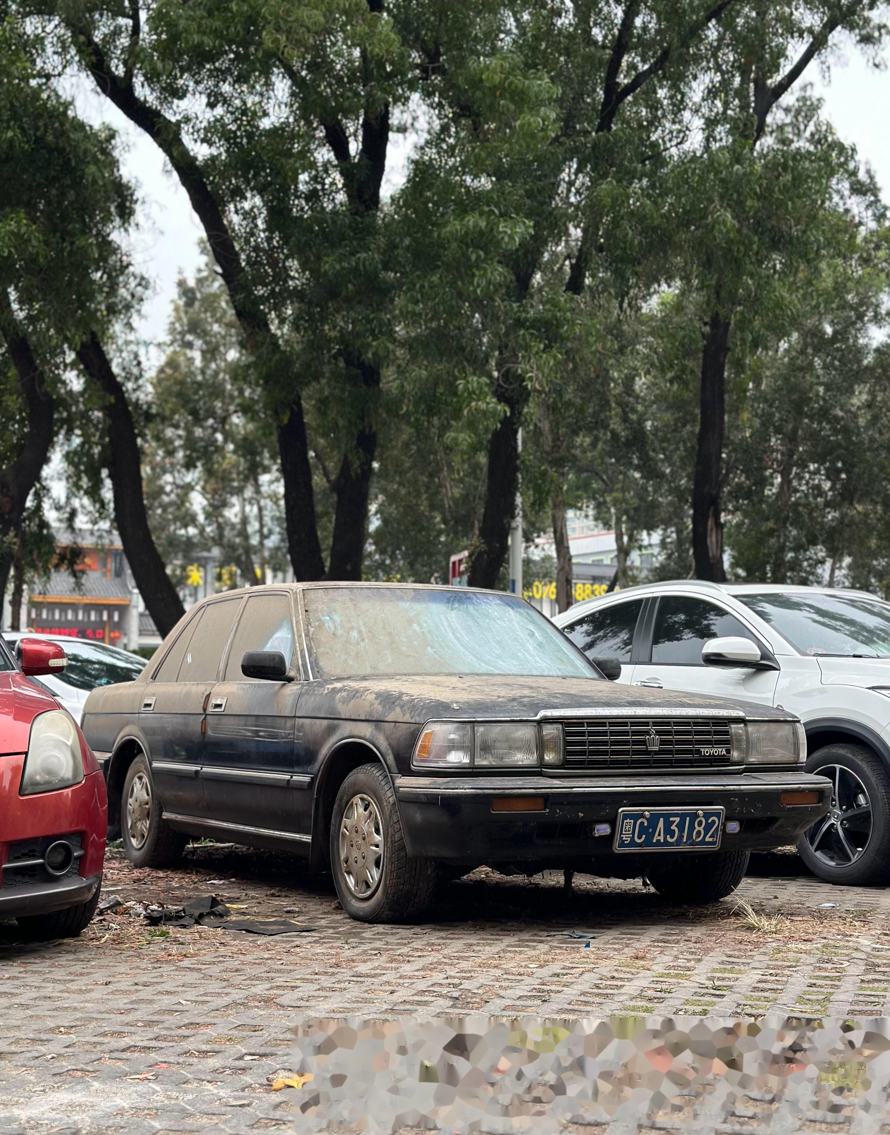 第八代丰田皇冠toyota crown ms132 2.8 4-door sed