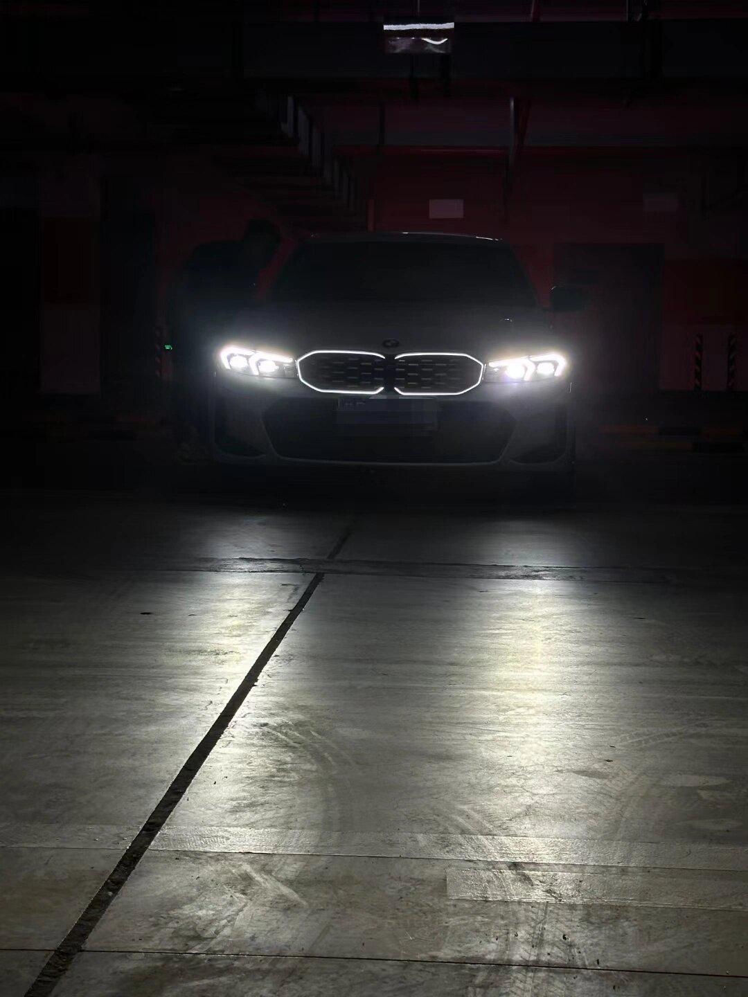 宝马发光中网夜晚一道明灯