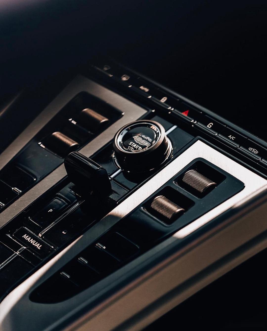 西装暴徒阿斯顿马丁db120705