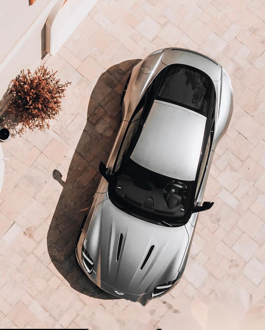 西装暴徒阿斯顿马丁db120705