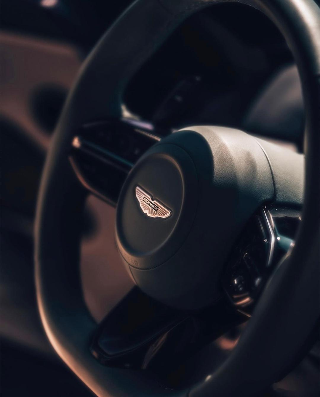 西装暴徒阿斯顿马丁db120705