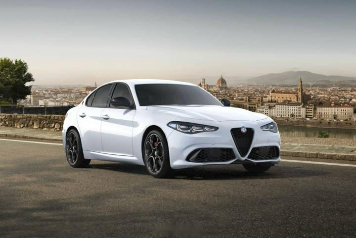 阿尔法·罗密欧giulia龙曜限定版33.