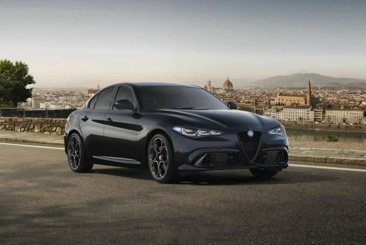 阿尔法·罗密欧giulia龙曜限定版33.