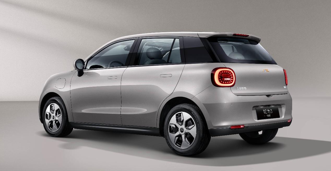 江淮钇为3挚爱版,di平台a0级纯电轿车,去年6月16日上市,ctb车身电池