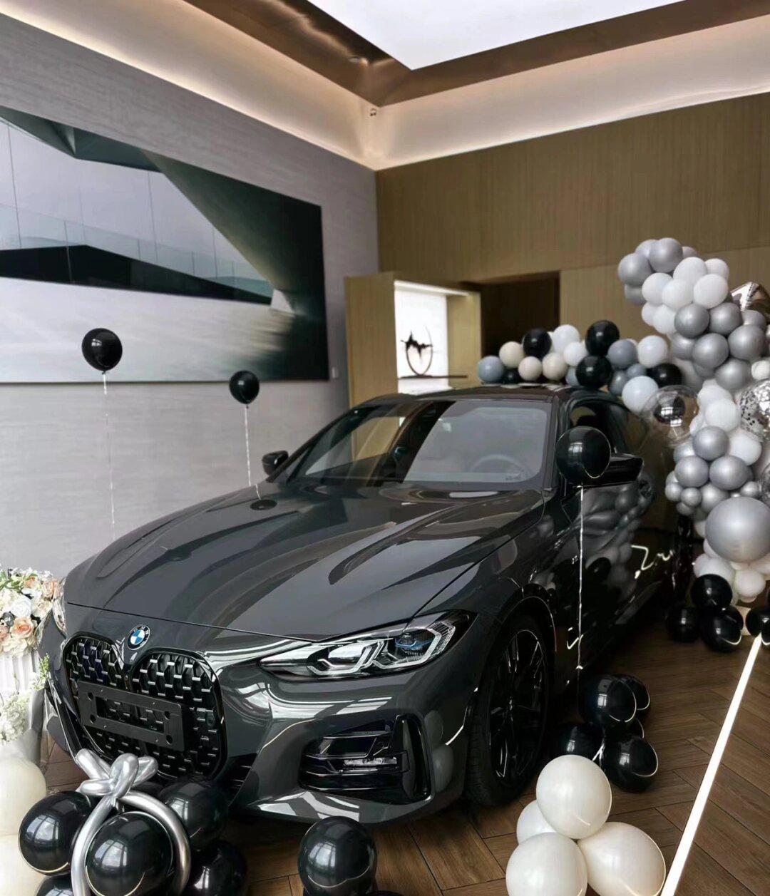 宝马4系 425耀夜双门碧玺灰现车