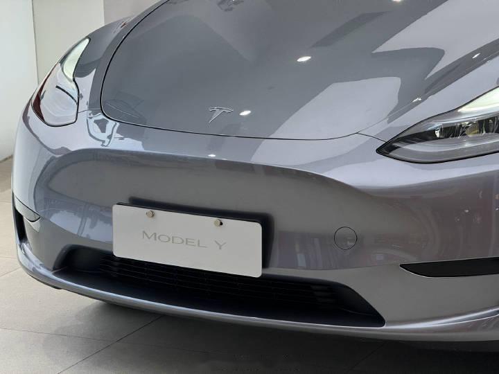 路过来的特斯拉的门店 model y这个【快银】的新配色真的好好看哦