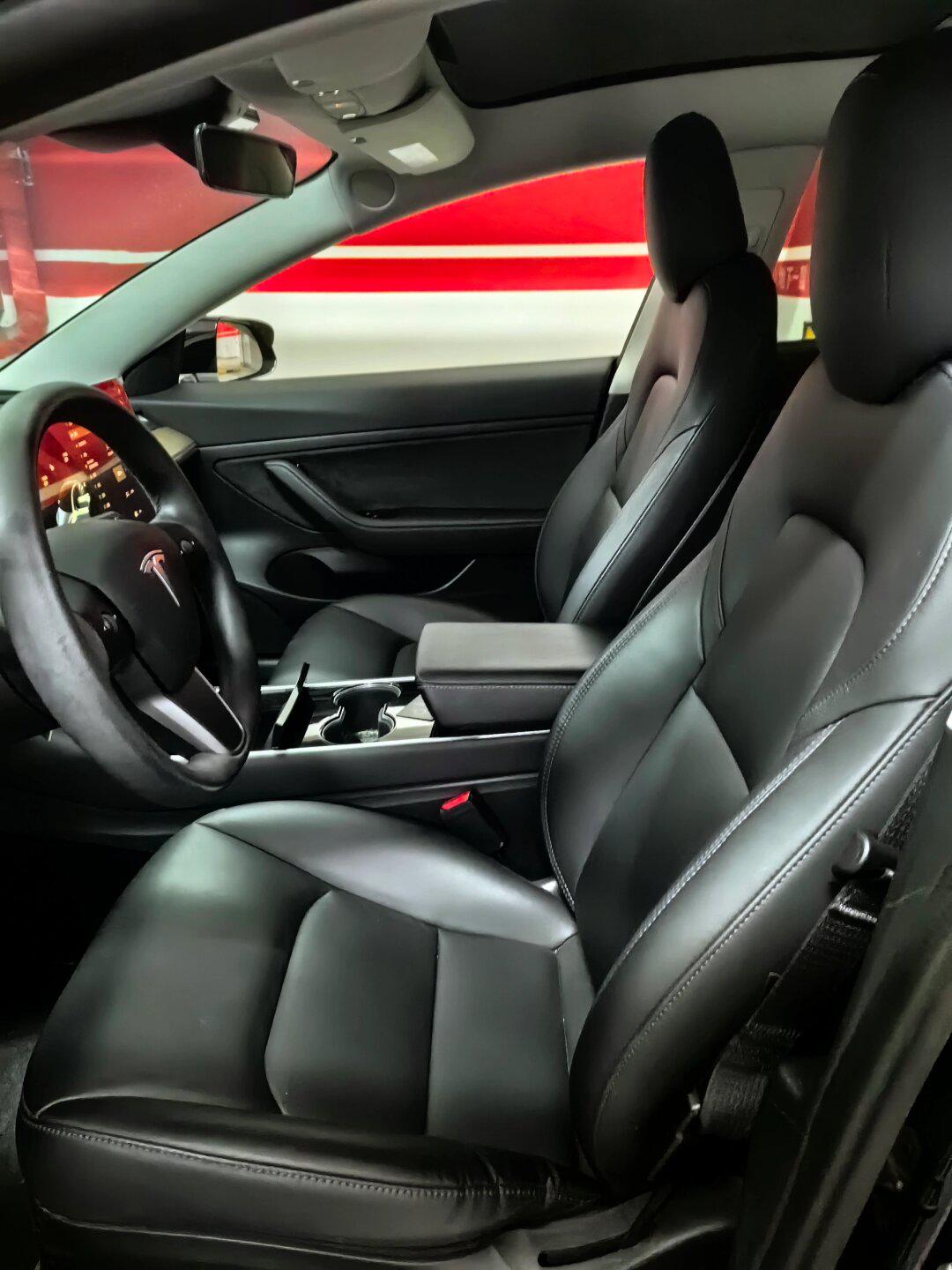 当前位置:>易车>社区>model3社区>20年底特斯拉model3内饰极新!