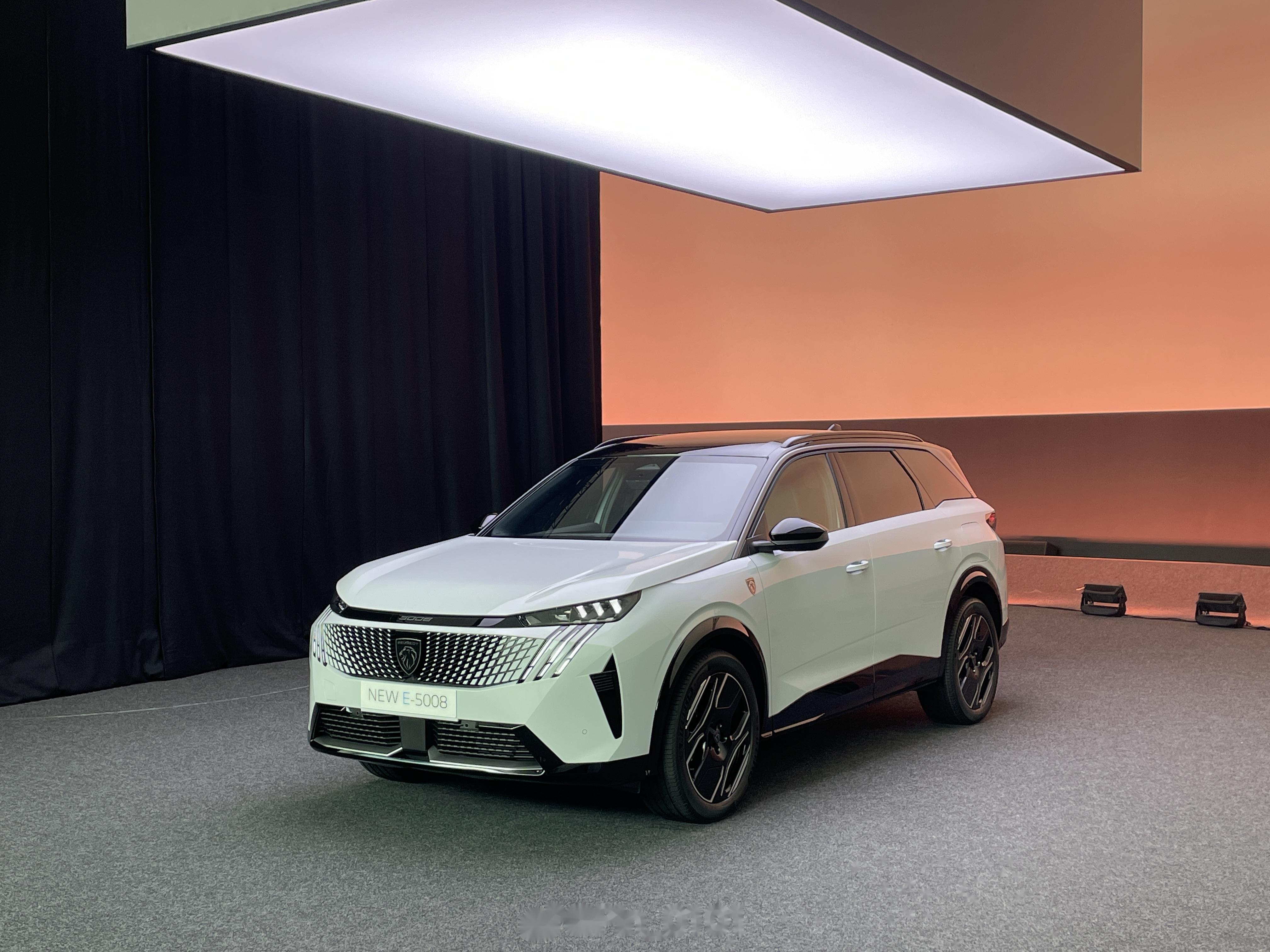 全新第三代标致5008发布(p74),新车基于标致3008加长而来,定位7座中型