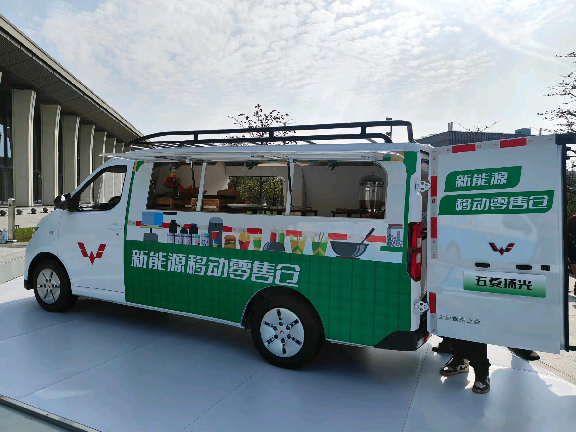 朋友车造宗泽远拍的五菱扬光活动现场图 这个车改装潜力还是很大的