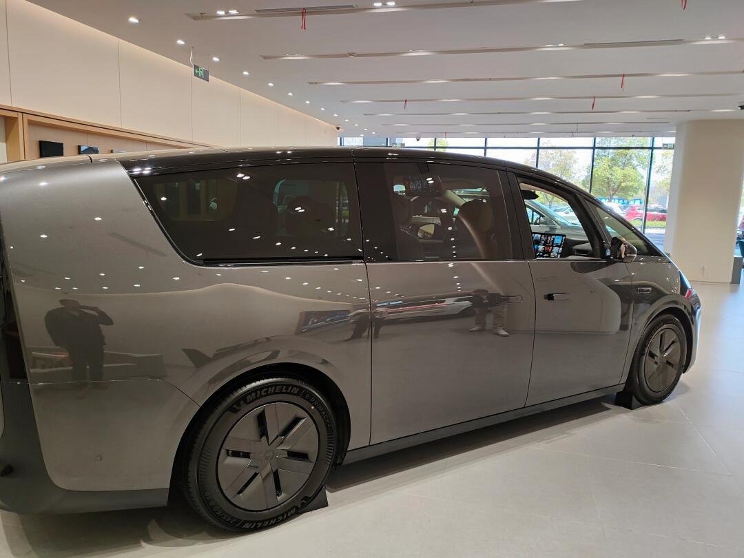 流线型非常的好,实车看起来比