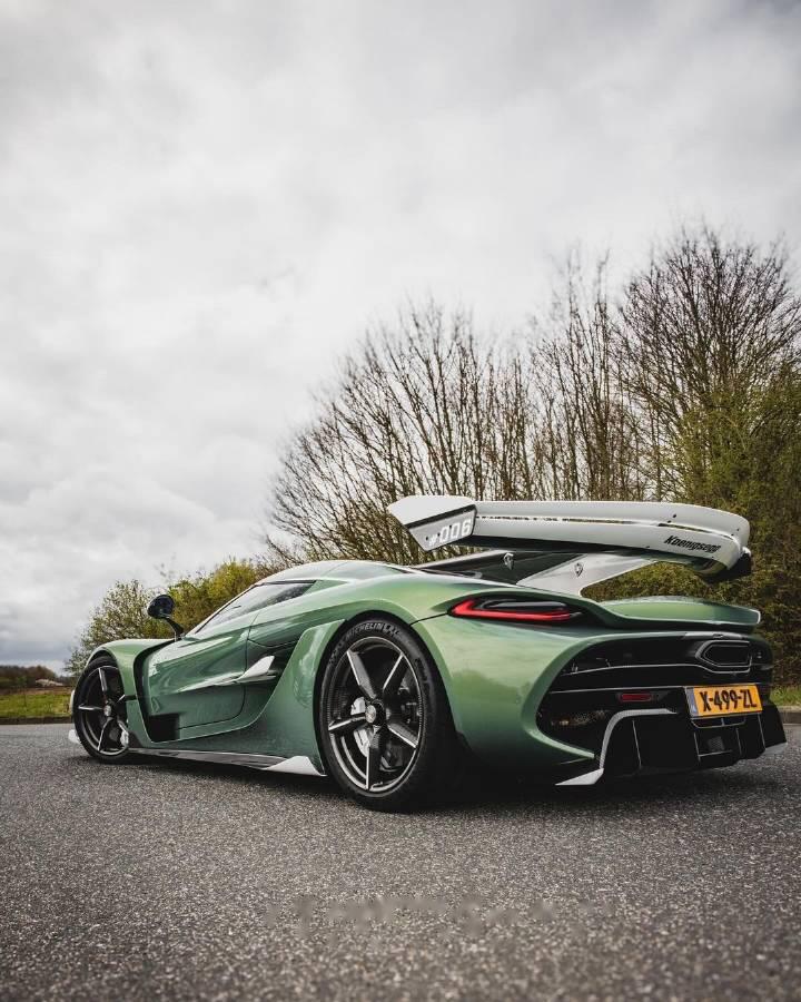 科尼赛克jesko plus,可以肯定地告诉您:这辆车看起来绝对令人惊叹