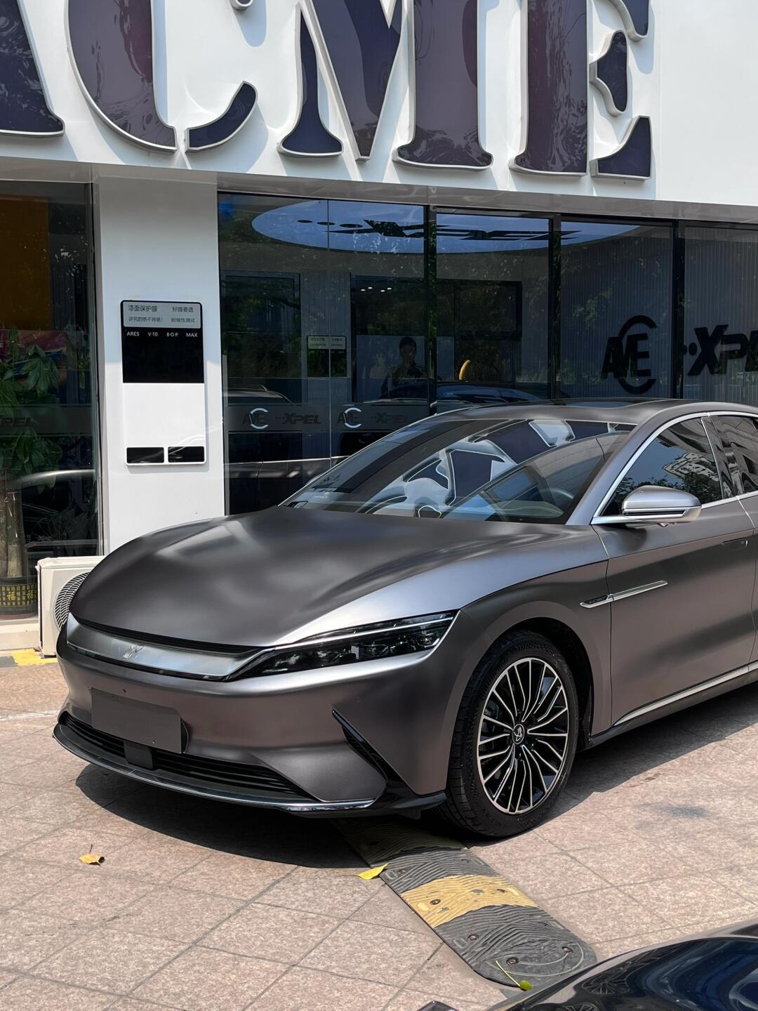 比亚迪汉ev|白色太单调?换这身灰"衣裳"05