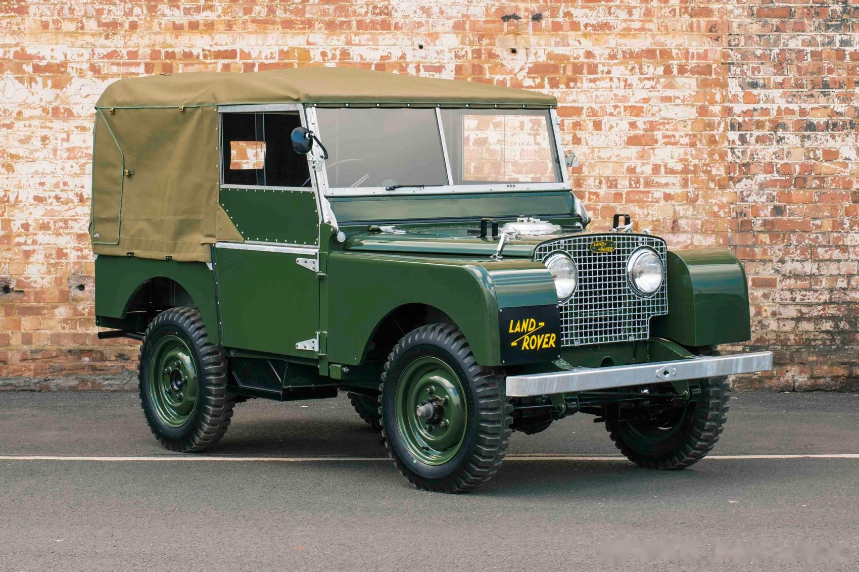 路虎卫士是个神奇的车,原创了方盒子造型的第一代在1948年诞生后就