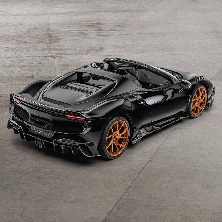 古铜金点缀的黑色法拉利296 gts,"电动v6"的性能被提升至870马力和75