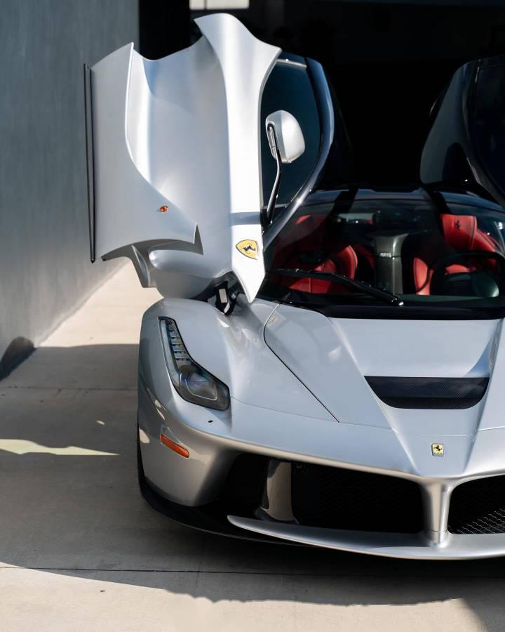 ferrari laferrari 银外红内的拉法非常少见,完美的设计,完美的配