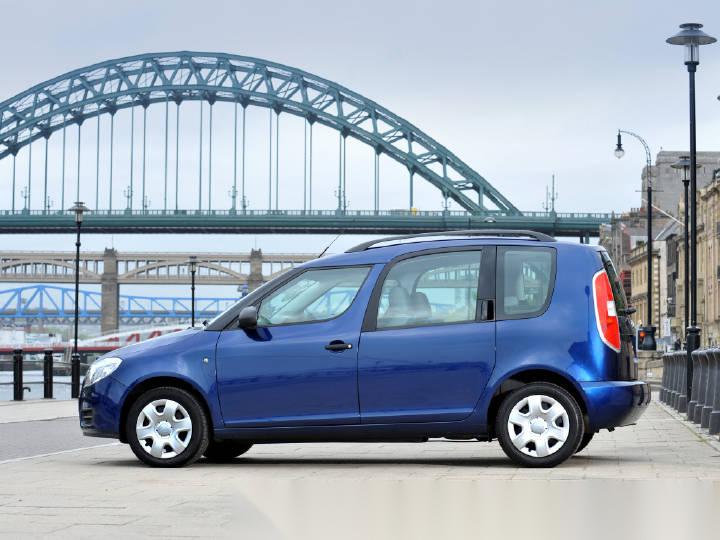 只持续了一代的斯柯达roomster,基于a0 级的晶锐(fabia)衍生的迷你