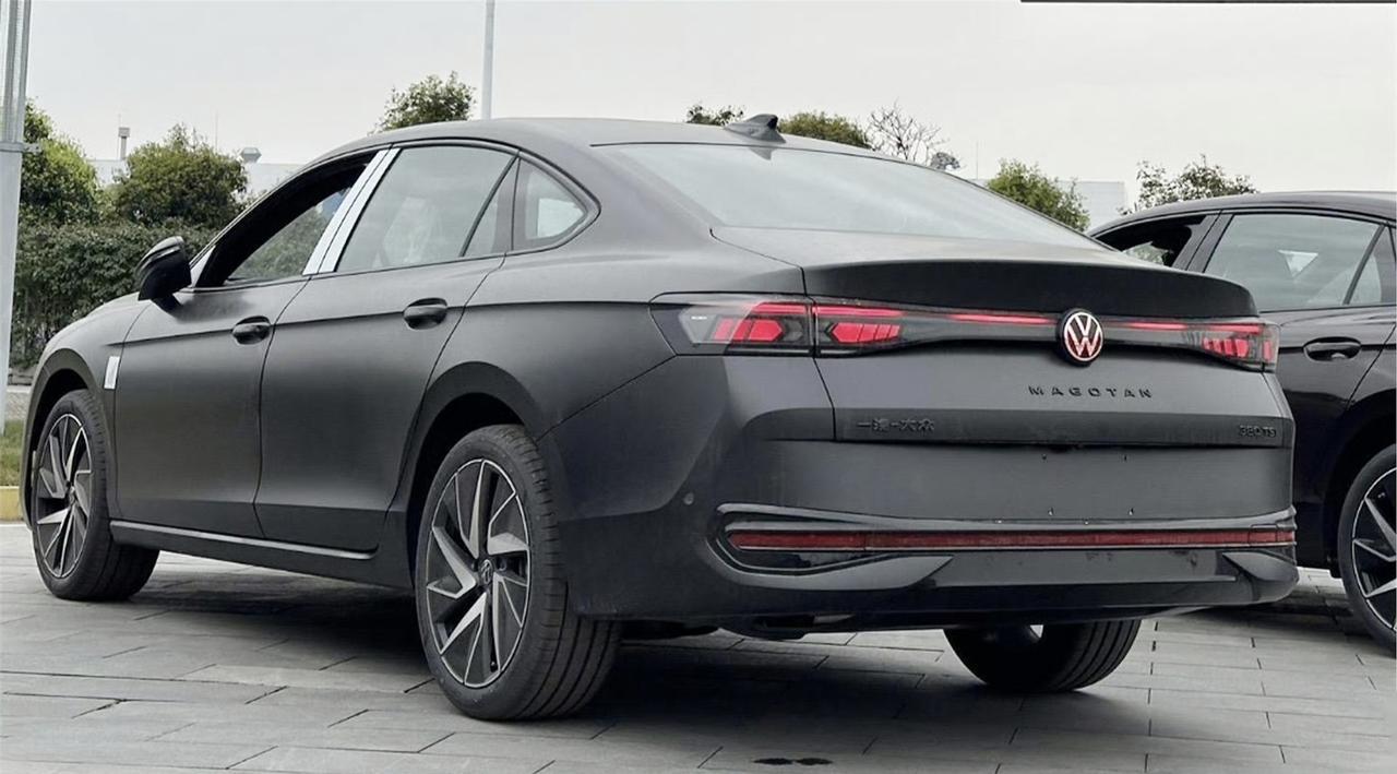 大众新一代迈腾b9实车图.