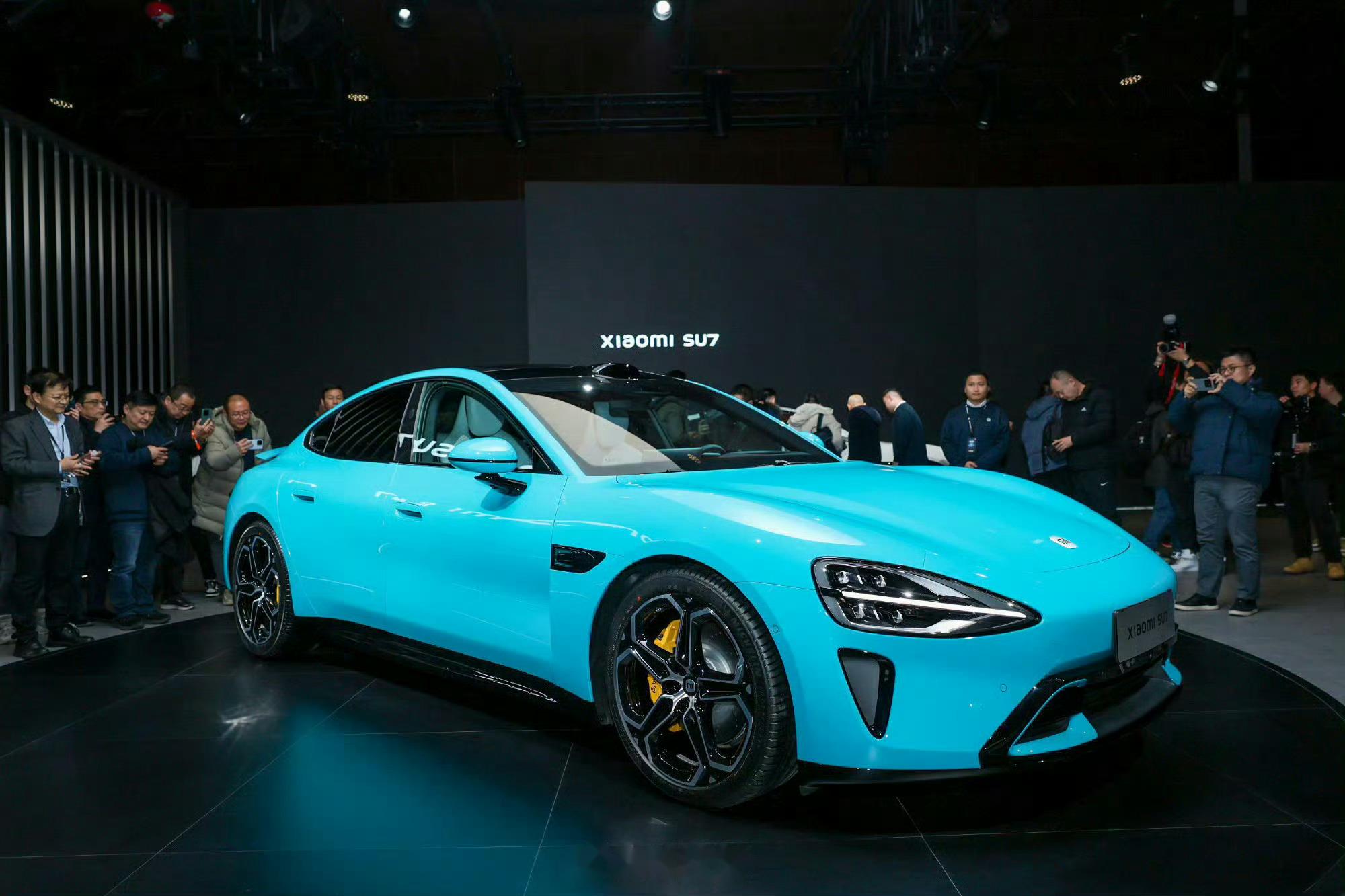 决赛圈了小米汽车su7选海湾蓝还是橄榄绿