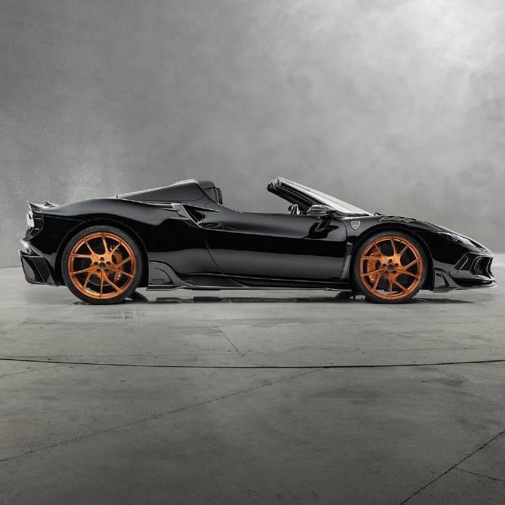 古铜金点缀的黑色法拉利296 gts,"电动v6"的性能被提升至870马力和75