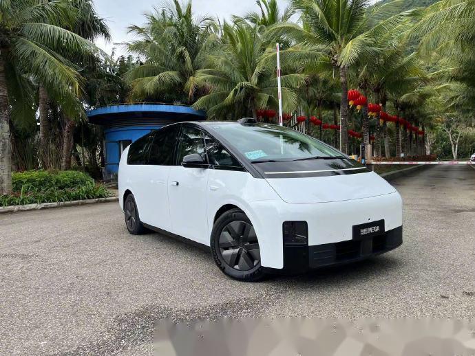 丰田埃尔法奔驰v级理想mega现场对比你更看好谁cr汽车志