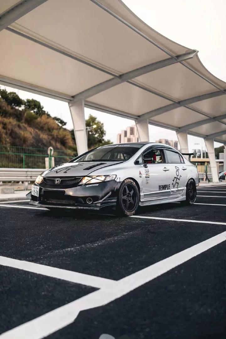 环状族风格的本田8代思域,开着它上高速会不会有着跑环状线的感觉?